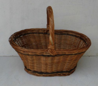 Ovaler Weidenkorb mit Bodenverstrkung aus Holz