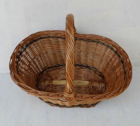 Ovaler Weidenkorb mit Bodenverstrkung aus Holz
