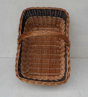 Sehr schner flacher Korb hnlich Tablett, eckig, dreifarbig mit Zopf