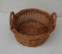 Runde Weidenschale mit Griffe