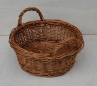 Runde Weidenschale mit Griffe