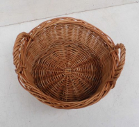 Runde Weidenschale mit Griffe