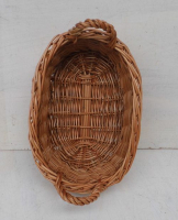 Ovale Schale aus braune Weide mit Griffe